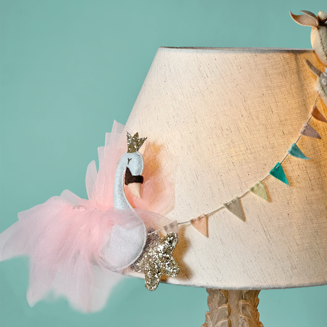 Happy Swan Lamp