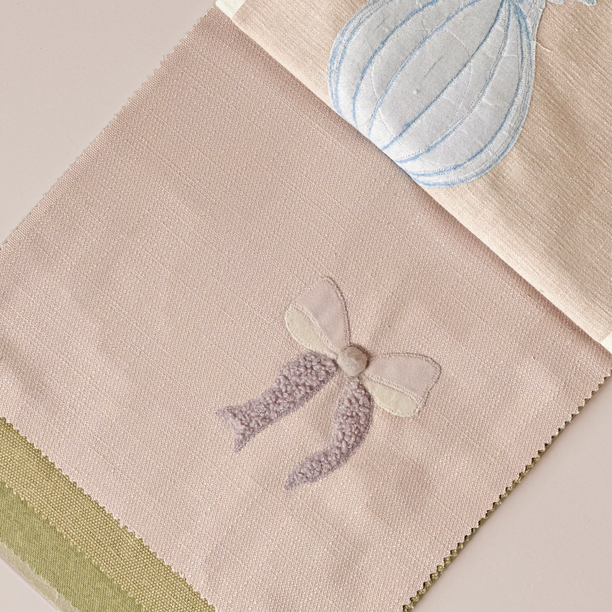 Sweet Bow Appliqué Textile