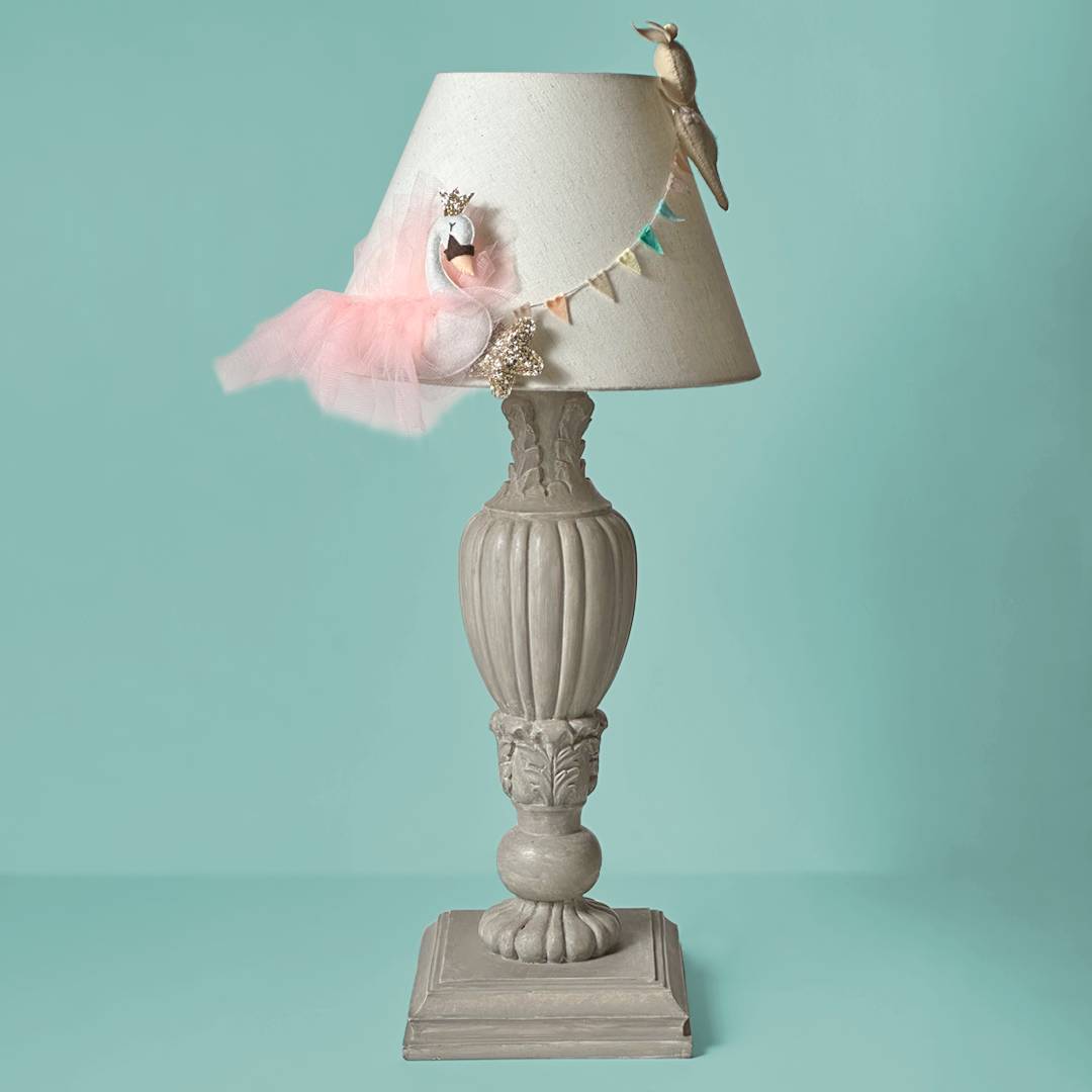 Happy Swan Lamp