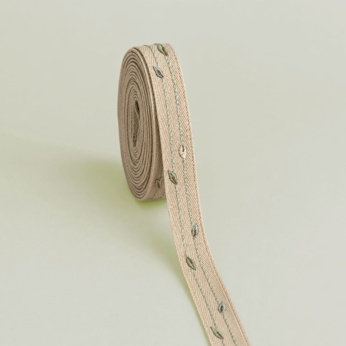 Slender Leaf-Embroidered Ribbon Trim